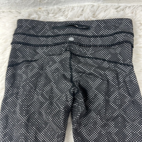 Lululemon Pace Tight (Full-On Luxtreme) *Lights Out Black Ravish Reptile Silver - Picture 7 of 8